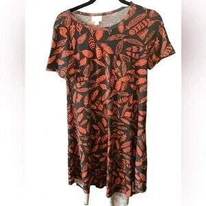 XS Lularoe Carly dress with feathers.NWT. Hi/lo hem, swing style.grey background